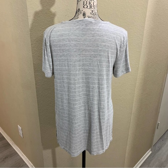 Banana Republic grey white stripe tee‎ sz small - Picture 6 of 6